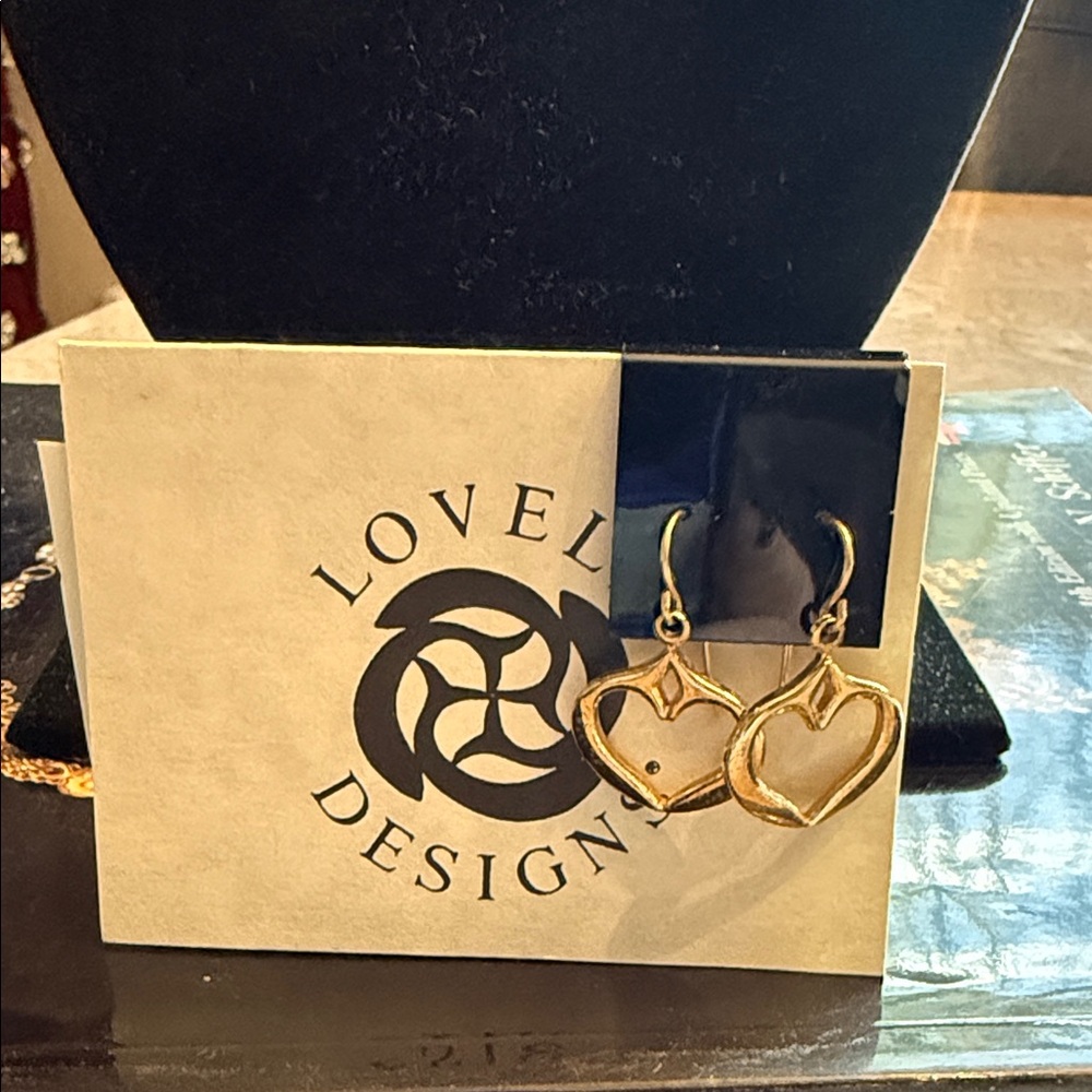 NWT Lovell designs at the Smithsonian Institution earrings, pierced goldtone